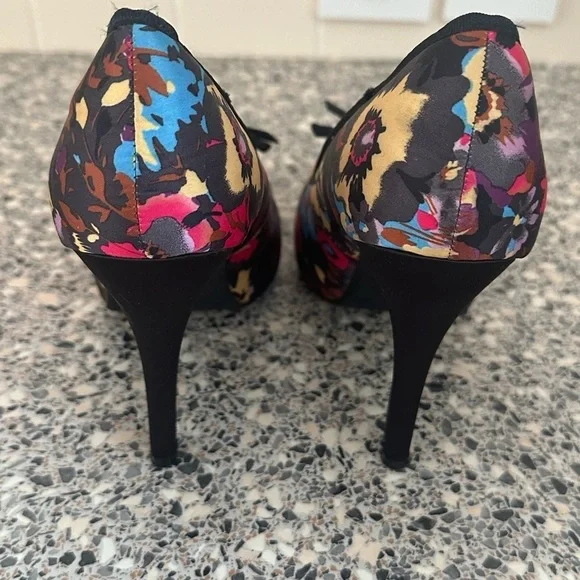 - Floral mixed Pattern detail high heels size 7 used hot tin roof ladies - Picture 6 of 16